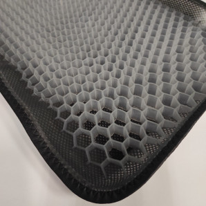 Охолоджуюча подушка для сидіння AKTION Seat Cushion 2.0 з сотовою структурою (7213)